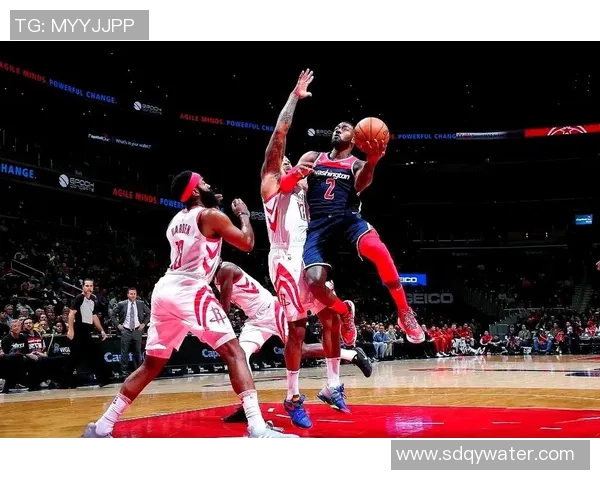 16-17赛季勇士与火箭激战回顾：巅峰对决与战术博弈的精彩瞬间